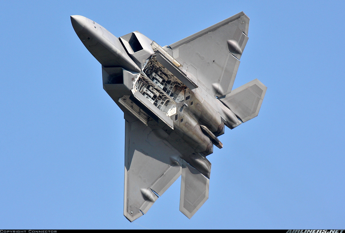 _F-22 Weapons bay.jpg