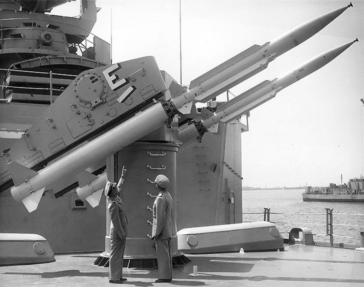 _RIM-2_Terrier_missiles_on_USS_Providence_(CLG-6),_2_May_1962_(NH_98548).jpg